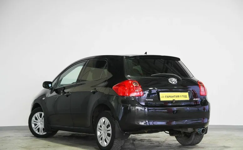 Toyota Auris, 1 поколение