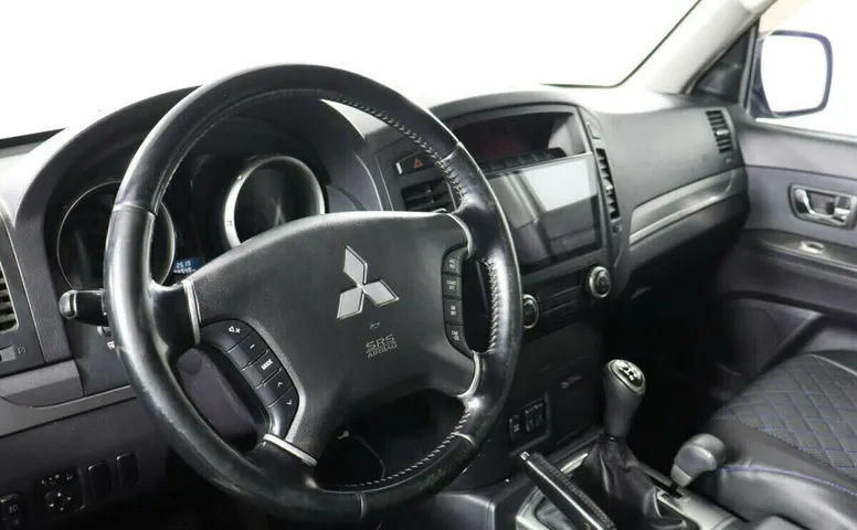 Mitsubishi Pajero IV