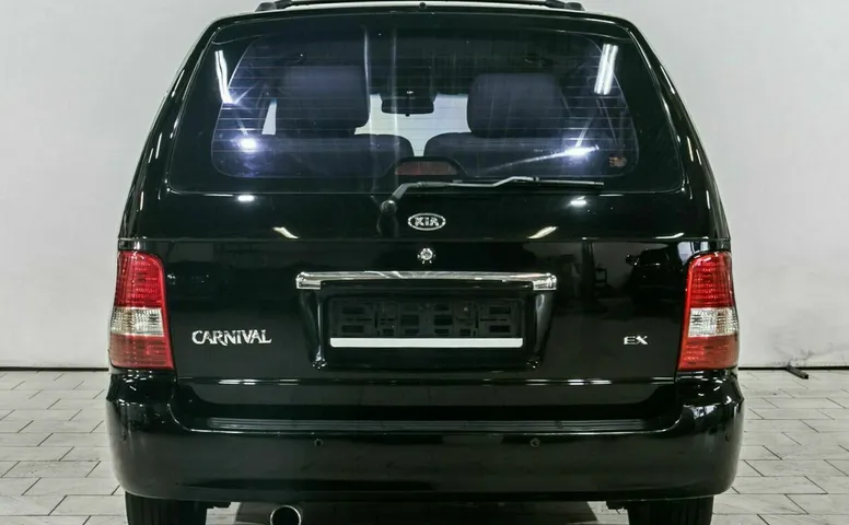 Kia carnival