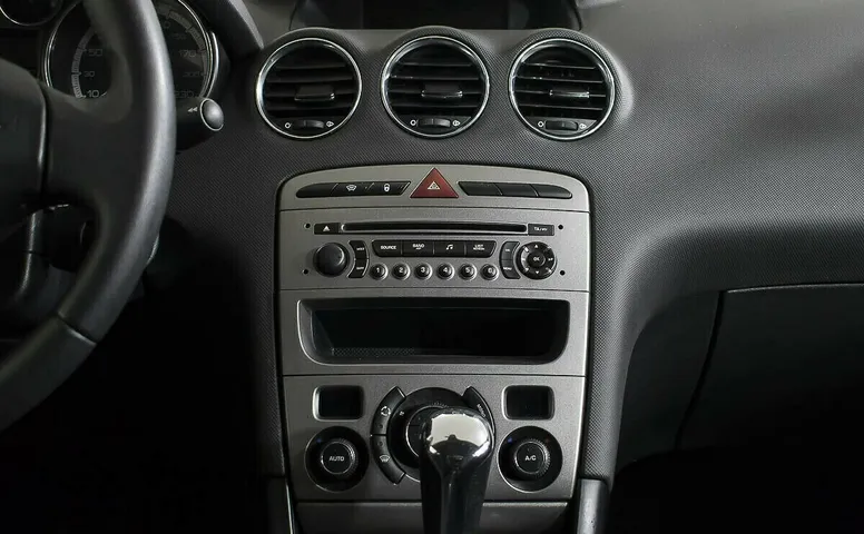Peugeot 408 I
