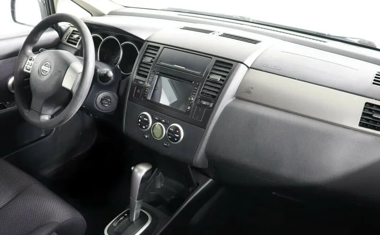Nissan Tiida I