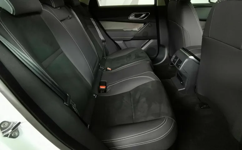 Land Rover Range Rover Velar 2.0 T AT (250 л.с.) Белый