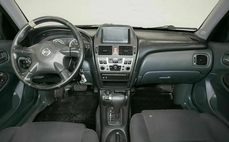 Nissan almera
