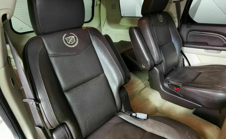 Cadillac Escalade 6.2 V8 АТ 4WD ESV (409 л.с.) Luxury ESV Белый