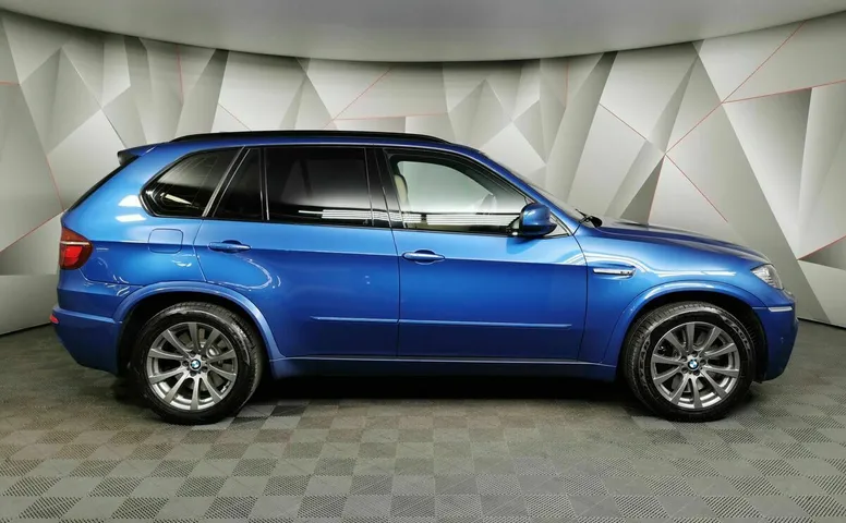 BMW X5 M 4.4 AT (555 л.с.) Синий