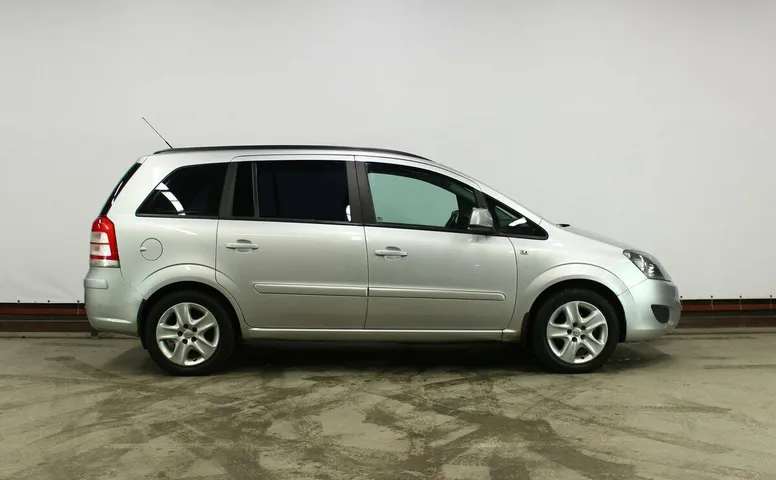 Opel Zafira B Рестайлинг