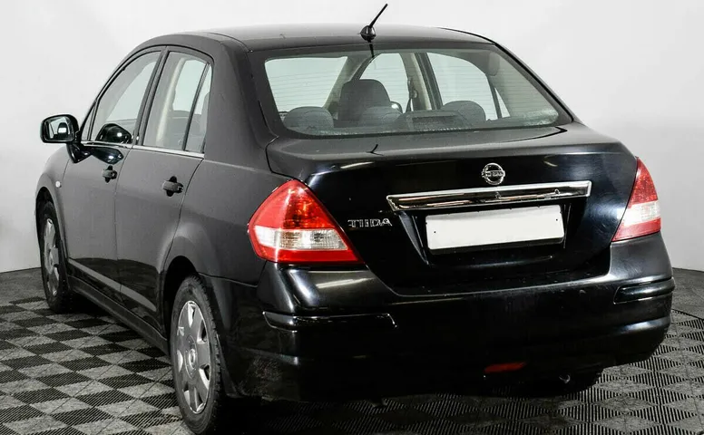 Nissan tiida