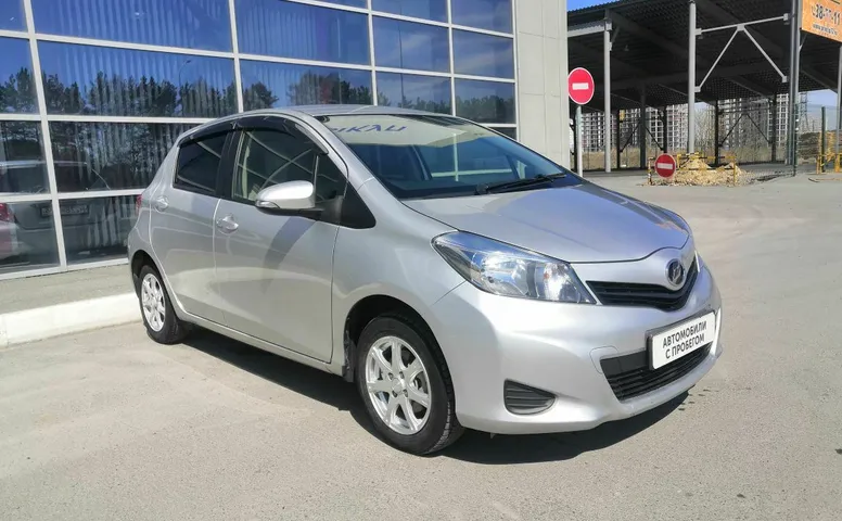 Toyota VITZ 1.3 CVT (95 л.с.)